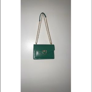 JW PEl | The Envelope Chain Crossbody Bag | 
Green Croc style | Vegan Leather |